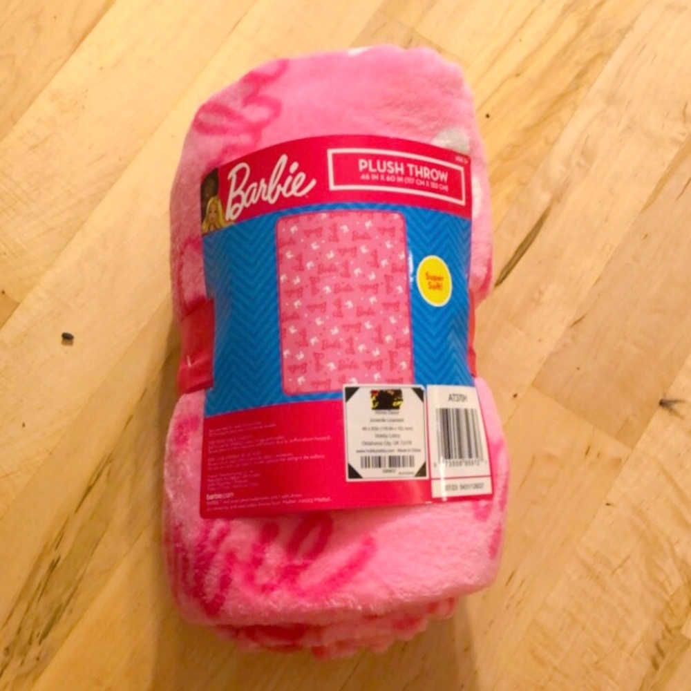 💗NEW BARBIE DOLL LOGO PLUSH FLUFFY SOFT FLEECE THROW BLANKET 💗